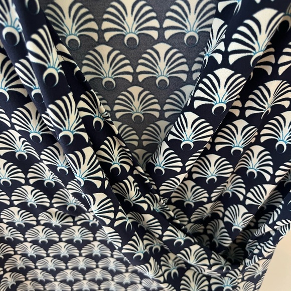 Patterned crossover top by Charter Club size L - Picture 8 of 8